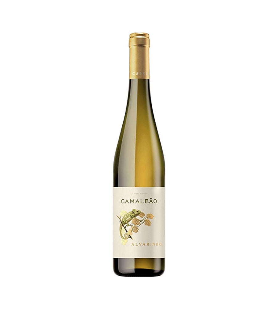 Camaleão Alvarinho Vinho Verde da Garrafeira, garrafa de vinho branco com rótulo elegante e detalhes coloridos.