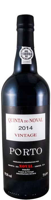 Taça de vinho do Porto Quinta do Noval Vintage 2014, garrafa elegante de vinho tinto envelhecido.