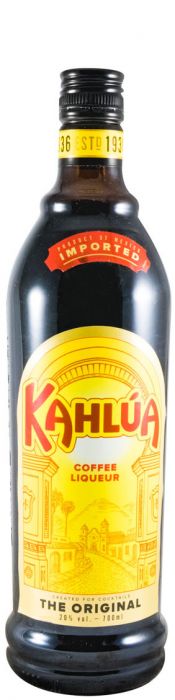 Licor Kahlúa da The Kahlúa Company, garrafa de licor de café com rótulo preto e dourado, vista frontal sobre fundo branco.