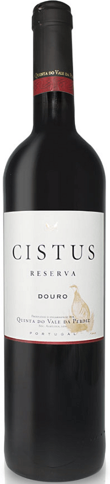 Vinho tinto Cistus Reserva 2021 da Quinta do Vale da Perdiz, garrafa com rótulo elegante em uma taça de vinho.