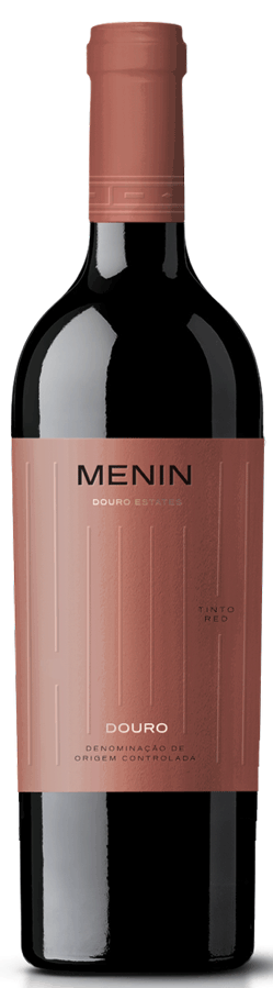 Taça de vinho tinto Menin Tinto 2021, produzido pela Menin Wine Company, com coloração rubi intensa.