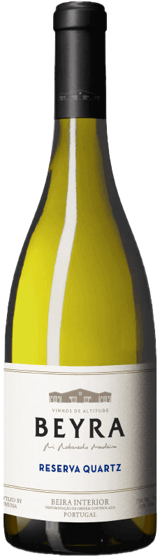 Taça de vinho branco Beyra Quartz Reserva Branco de Rui Ronerdo Madeira, garrafa com rótulo e detalhes do vinho.