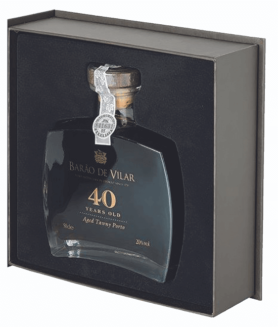 Taça de vinho do Porto Barão de Vilar 40 Anos, garrafa de vinho do Porto envelhecido, rótulo elegante e acabamento sofisticado.