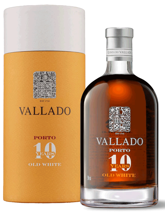 Taça de vinho do Porto Quinta do Vallado Branco 10 Anos, com garrafa de vinho branco envelhecido.
