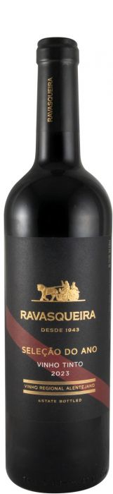 Taça de vinho Tinto Monte da Ravasqueira, vinho da marca Ravasqueira, na mesa com fundo de ambiente elegante.