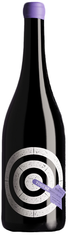 Vinho Verde Pequenos Rebentos Touché Tinto de 2021, garrafa com rótulo colorido, produzido pela Marcio Lopes Vinhos.