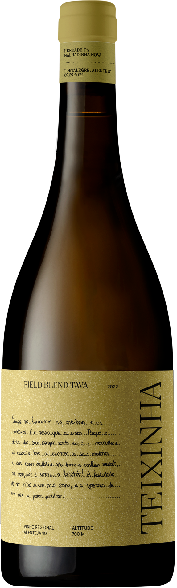 Teixinha Branco da Herdade da Malhadinha, garrafa de vinho branco com rótulo elegante, em ambiente de degustação.