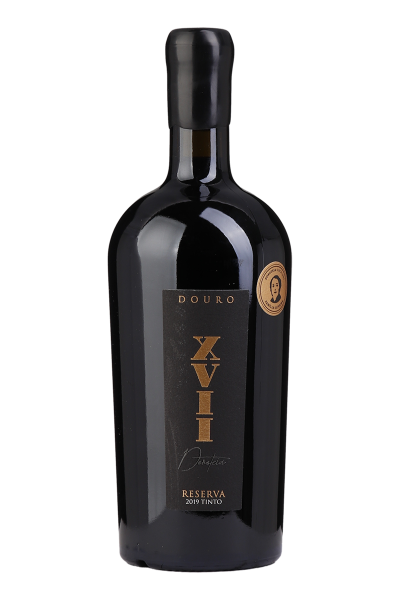 Vinho tinto Dona Doroteia Doroteia 17 Graus Reserva 2019, garrafa com rótulo elegante, destaque na frente da imagem