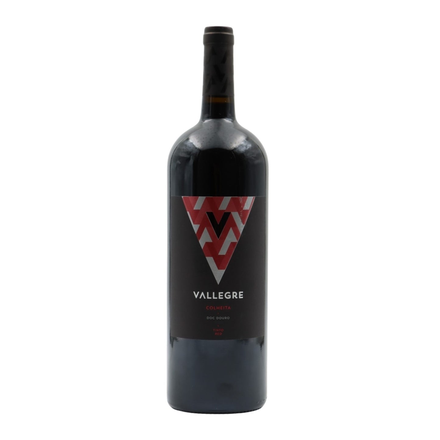 Taça de vinho tinto Vallegre Magnum, garrafa de 2018, destaque para rótulo e cor intensa do vinho.