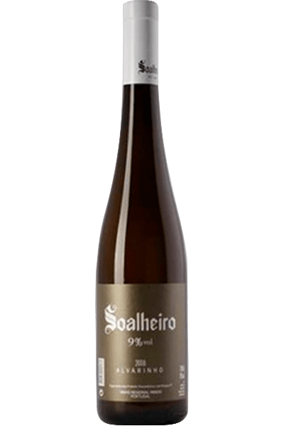 Vinho branco Soalheiro Docil 9% de Alvarinho, garrafa com rótulo branco, destaque na imagem.