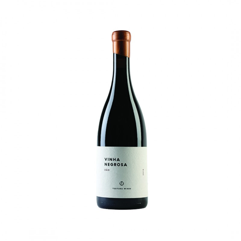 Vinho Tinto Vinha Negrosa 2020 da Marcelo Wines, garrafa com rótulo elegante, destacado em fundo neutro.