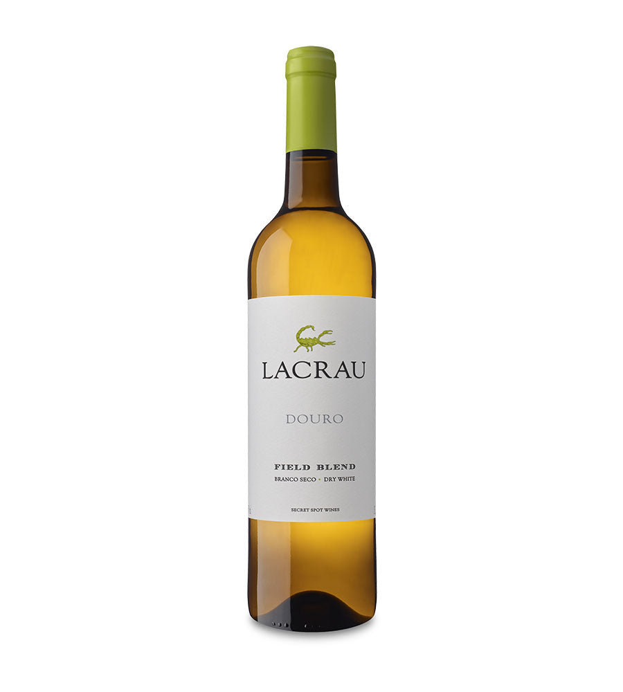 Lacrau Branco, vinho branco da Secret Spot Wines, garrafa com rótulo elegante, destaque na imagem.