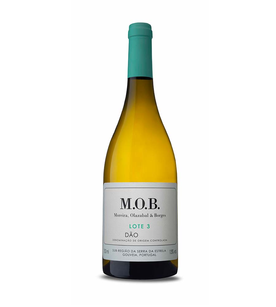 Trio de garrafas de vinho branco da marca Moreira, Olozabal e Borges, em embalagem de lote 3, com rótulos visíveis.