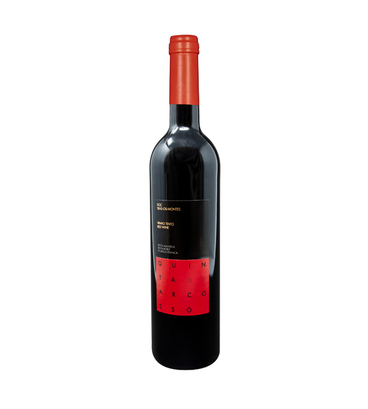 Taça de vinho tinto Quinta Arcossó, garrafa de Quinta de Arcossó Tinto, vinho tinto português em garrafa.