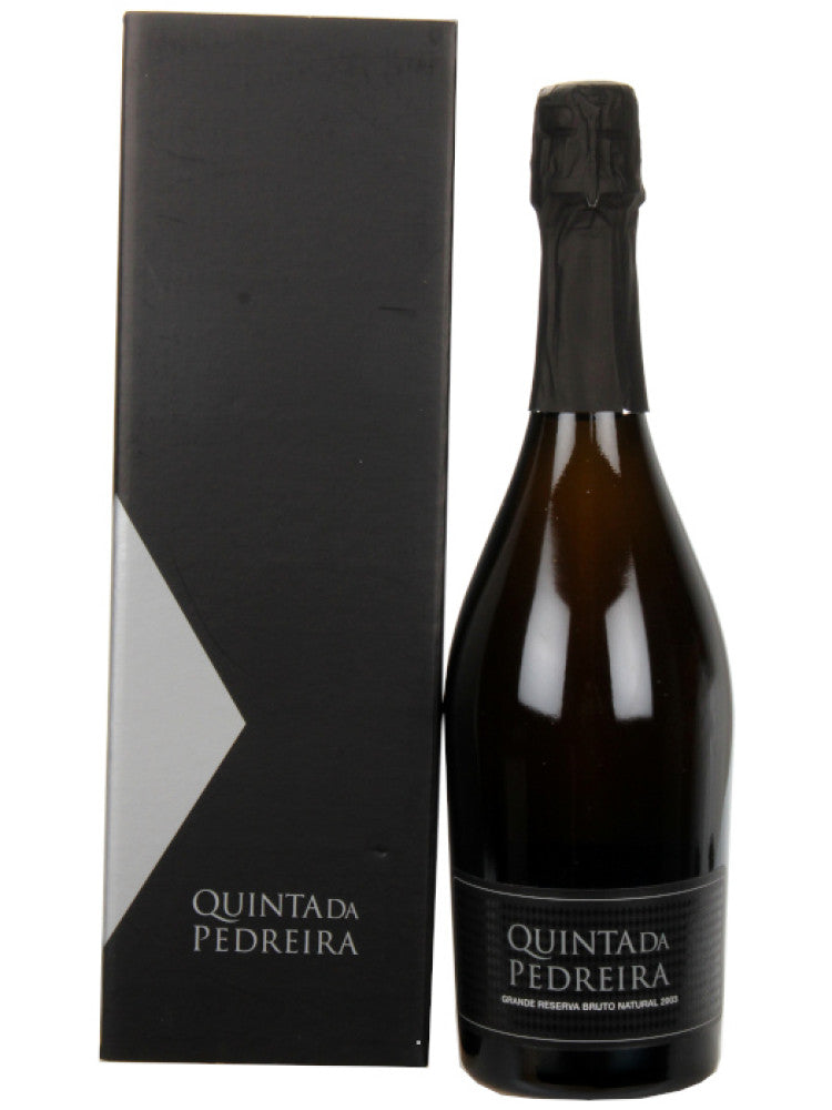Espumante Quinta da Pedreira Grande Reserva Bruto 2003 em garrafa com rótulo elegante e detalhes dourados.