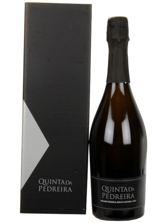 Espumante Quinta da Pedreira Grande Reserva Bruto 2003 em garrafa com rótulo elegante e detalhes dourados.
