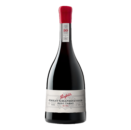 Taça de vinho do Porto Penfolds 30 Anos, destaque para a garrafa de vinho do Porto envelhecido.