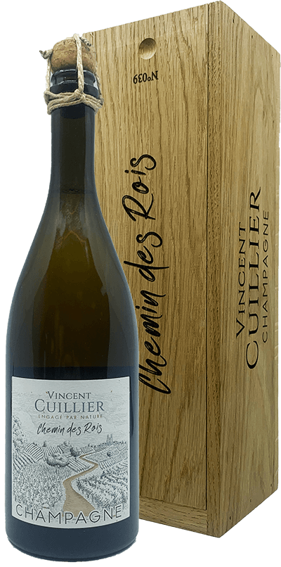 Taça de Champagne Cullier Chemin Extra Brut com garrafa de Champagne Cullier Chemin Des Rois em caixa individual.