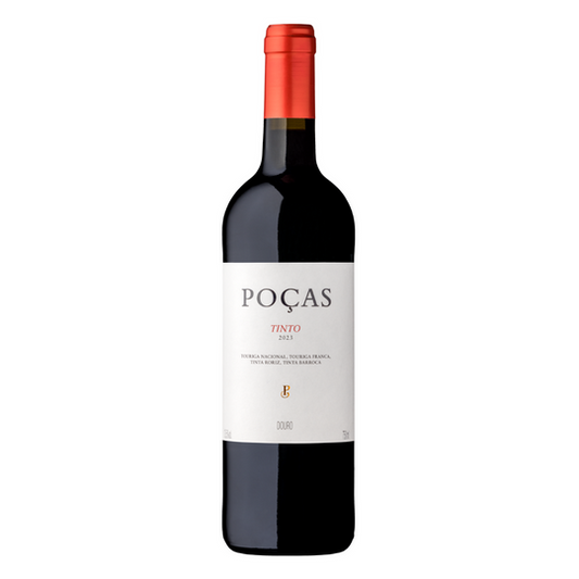 Taça de vinho Poças Tinto com vinho tinto na taça, destacando a cor e o brilho do vinho Poças.