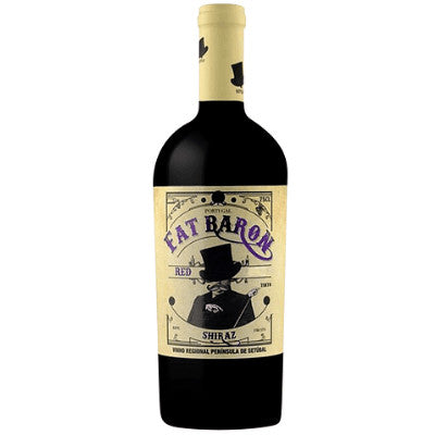Garrafa de vinho Fat Baron Shiraz da marca Ermelinda Freitas, destaque para o rótulo na garrafa de vinho tinto.