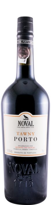 Garrafa de Vinho do Porto Quinta do Noval Tawny, embalagem elegante, destaque para rótulo com nome da marca.