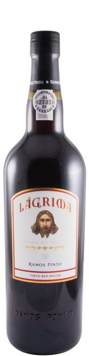 Taça de vinho do Porto Ramos Pinto Lágrima Tinto em taça transparente, destaque para a cor rubi escura e brilho intenso.