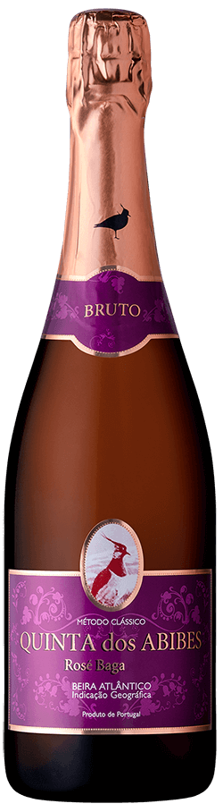 Espumante Quinta dos Abibes Rose Brut com garrafa e taças, destaque para a cor rosada e a espuma delicada.