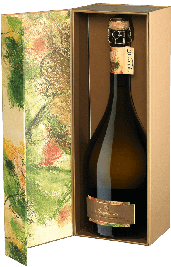 Espumante Murganheira Pinot Noir Vintage 2014, garrafa com rótulo, ideal para celebrações e ocasiões especiais.