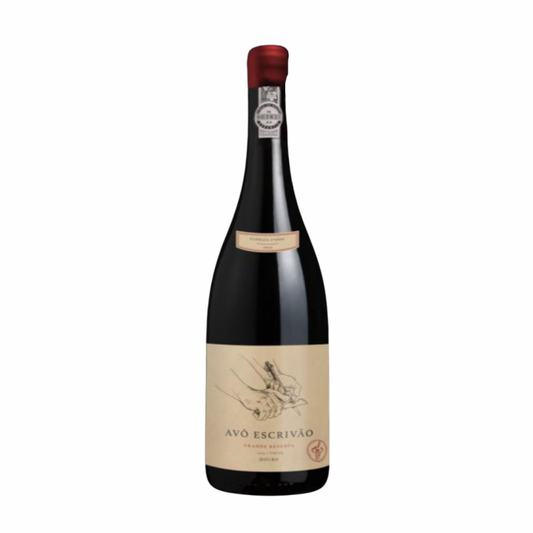 Vinho tinto Avo Escravidão Grande Reserva de Vini Lourenço, garrafa com rótulo elegante, destaque para a coloração rubi.