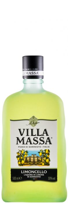 Licor Limoncello Villa Massa em garrafa transparente, com limões amarelos e rótulo vistoso, em fundo neutro.