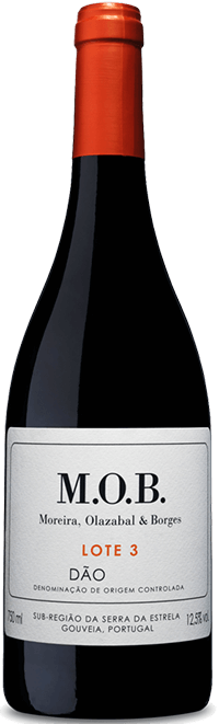 Trio de vinhos Tinto M.O.B. Lote 3, marcas Moreira, Olozabal e Borges, garrafas de vinho com rótulos variados.