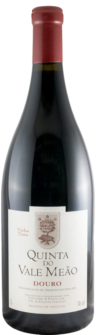 Garrafas de vinho tinto Quinta Vale Meão 2021 Magnum, garrafa de 3 litros, em destaque na imagem.