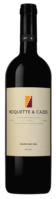Taça de vinho tinto Quinta do Crasto Roquette & Cazes, vinho de 2022, com rótulo e garrafa na imagem.