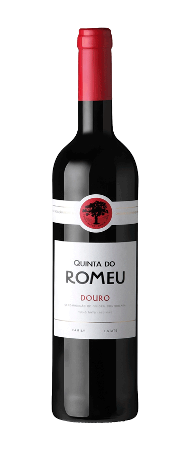 Taça de vinho tinto Quinta do Romeu, vinho de 2021 da marca Quinta do Romeu, com rótulo e garrafa visíveis.