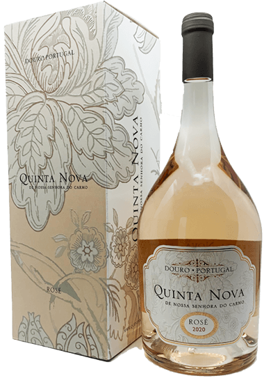 Garrafa de vinho Quinta Nova Rosé Magnum, vinho rosé da marca Quinta Nossa Senhora do Carmo, com rótulo e tampa visíveis.