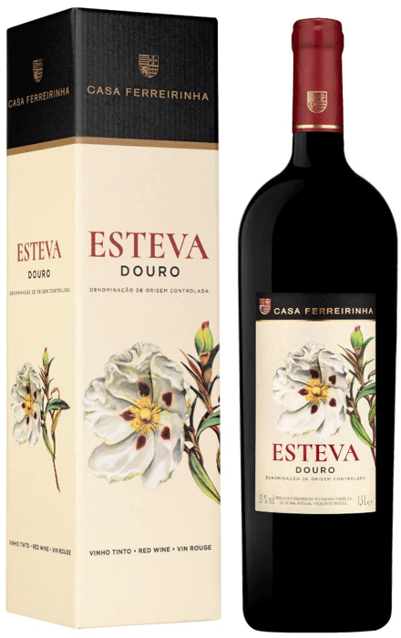 Garrafas de vinho tinto Esteva Magnum da Sogrape em grande formato, com rótulo e tampa visíveis.
