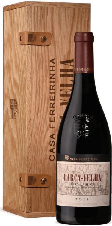 Taça de vinho tinto Barca Velha 2011, garrafa de vinho vinho de alta qualidade, destaque na imagem.