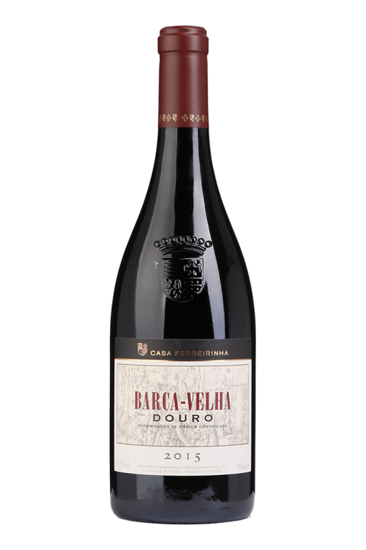Vinho Barca Velha 2015, garrafa de vinho tinto de alta qualidade, com rótulo clássico e detalhes elegantes.