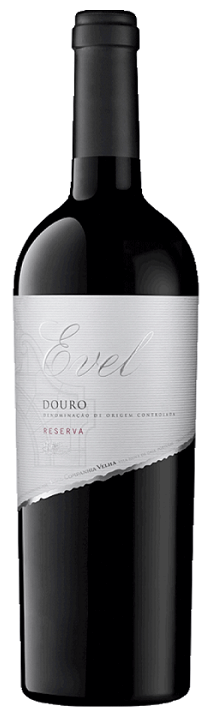 Taça de vinho tinto Evel Reserva Tinto 2022 da Real Companhia Velha, com rótulo e garrafa elegante.