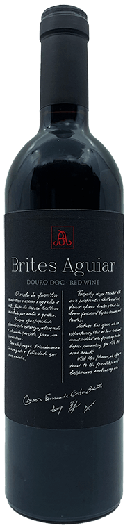 Vinho tinto Brites Aguiar Black Label, Barafela Black Label, garrafa de vinho com rótulo preto e detalhes dourados.