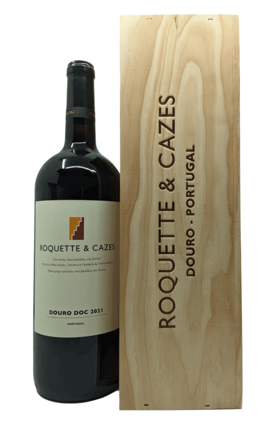 Garrafa de vinho tinto Quinta do Crasto Roquette & Cazes Magnum em grande formato, rótulo com detalhes do vinho de 2021