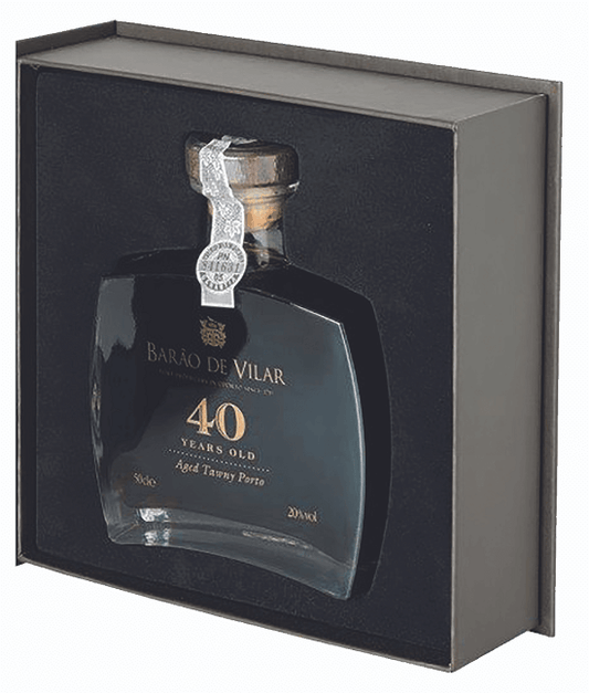 Taça de vinho do Porto Barão de Vilar 40 Anos, garrafa de vinho do Porto envelhecido, rótulo elegante e acabamento sofisticado.