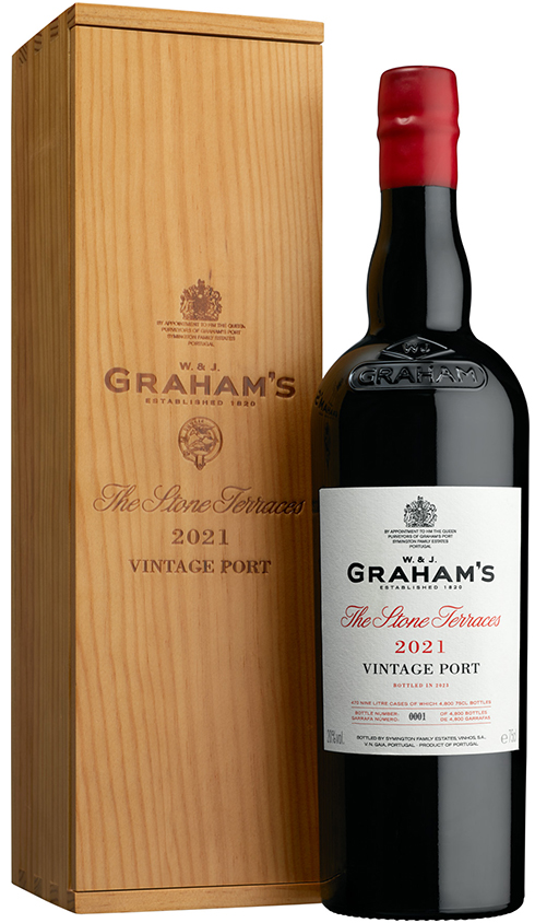 Taça de Vinho do Porto Graham's Stone Terrace Vintage 2021 da Symington Family Estates, com garrafa ao lado.
