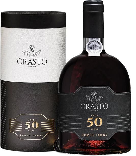 Vinho do Porto Quinta do Crasto 50 Anos, garrafa elegante com rótulo dourado, destaque para envelhecimento e tradição.
