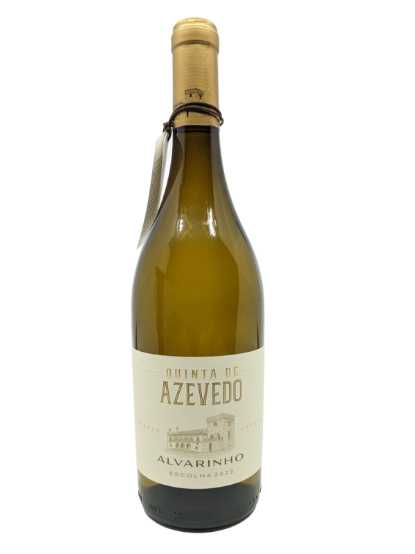 Taça de vinho branco Quinta Azevedo Alvarinho Vinho Verde, garrafa de Quinta de Azevedo, vinho de cor clara e elegante.