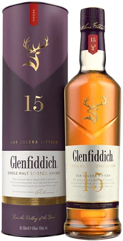 Whisky Glenfiddich 15 anos, destilado escocês em garrafa elegante, destaque para rótulo e embalagem do produto.
