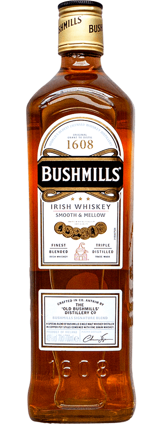 Taça de whisky Bushmills com destilado Bushmills, mostrando a garrafa de whisky original da marca.