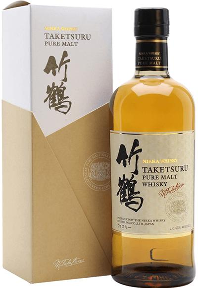 Copo de whisky Nikka Taketsuru Pure Malt, destilado de marca japonesa, com cor dourada e acabamento suave.