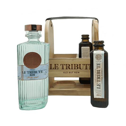 Conjunto de garrafas de gin Tribute da MG Destilerías com garrafa e tônica em embalagem de destilados.