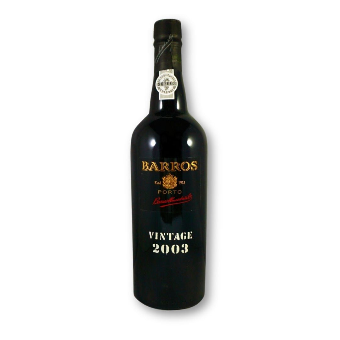Taça de vinho do Porto Barros Vintage 2003, com garrafa elegante e rótulo clássico, destaque para vinho de qualidade.